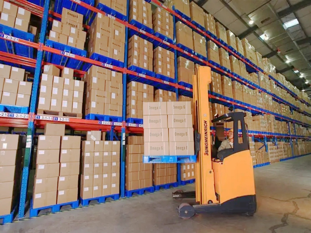 1210 open deck 3-runner plastic pallet industry use 2