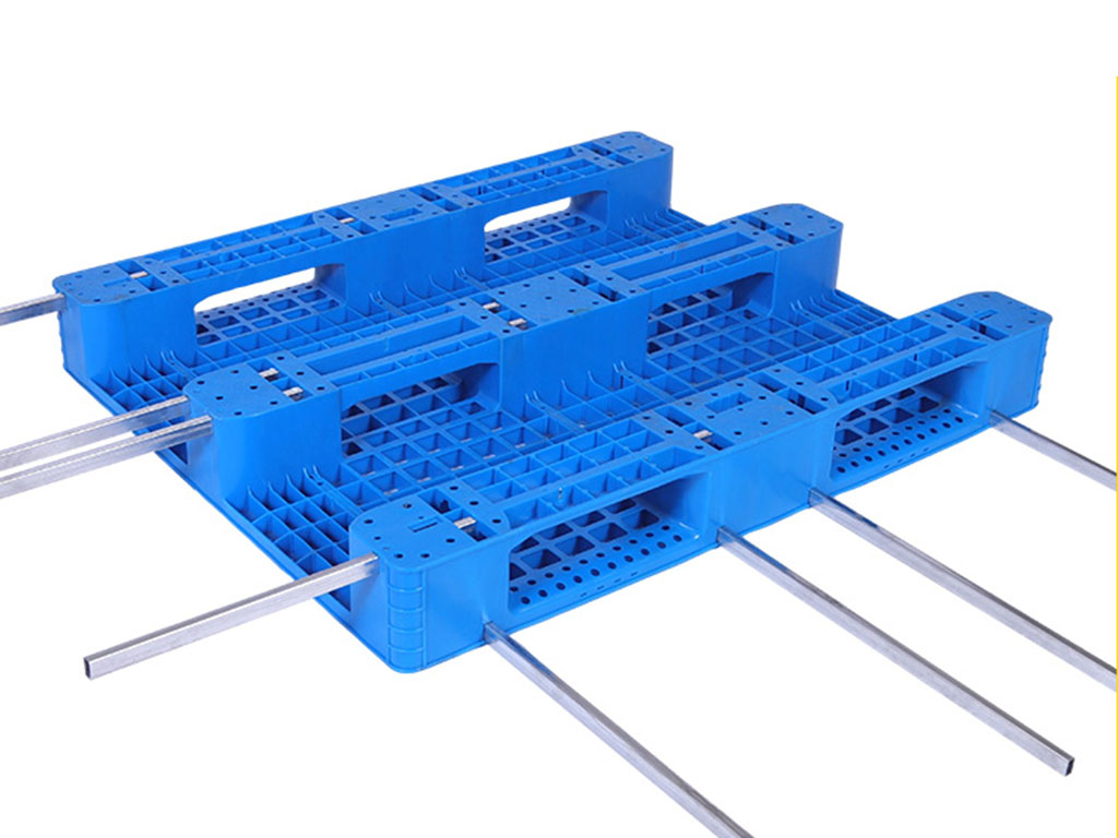 1210 open deck 3-runner plastic pallet showcase 2