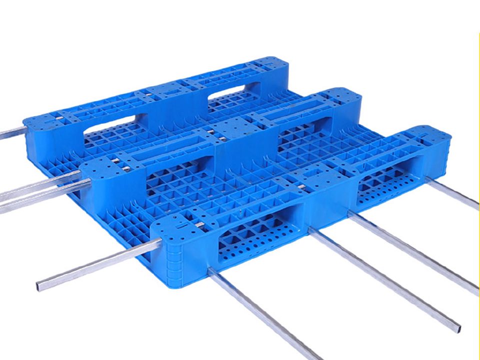 1210 open deck 3-runner plastic pallet showcase 2