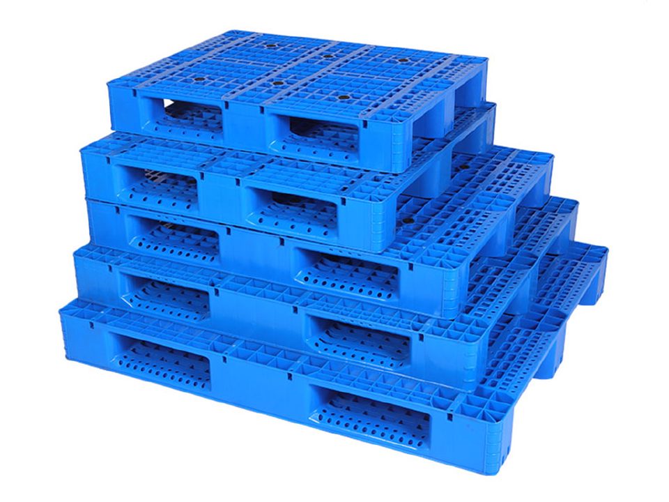 1210 open deck 3-runner plastic pallet showcase 3
